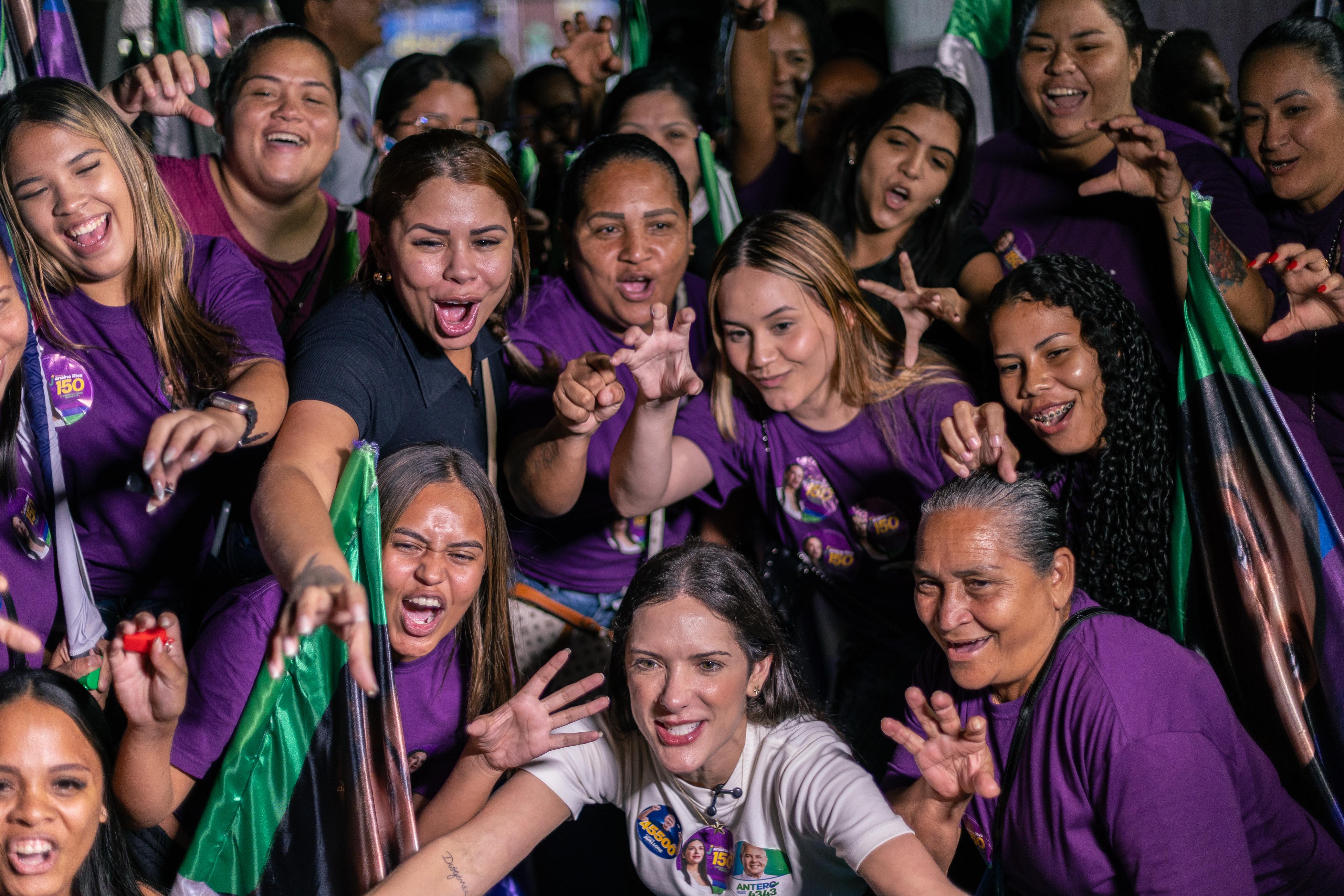 Estudantes anunciam primeiro voto em Janaina durante encontro em Cuiabá: “Ela me inspira"