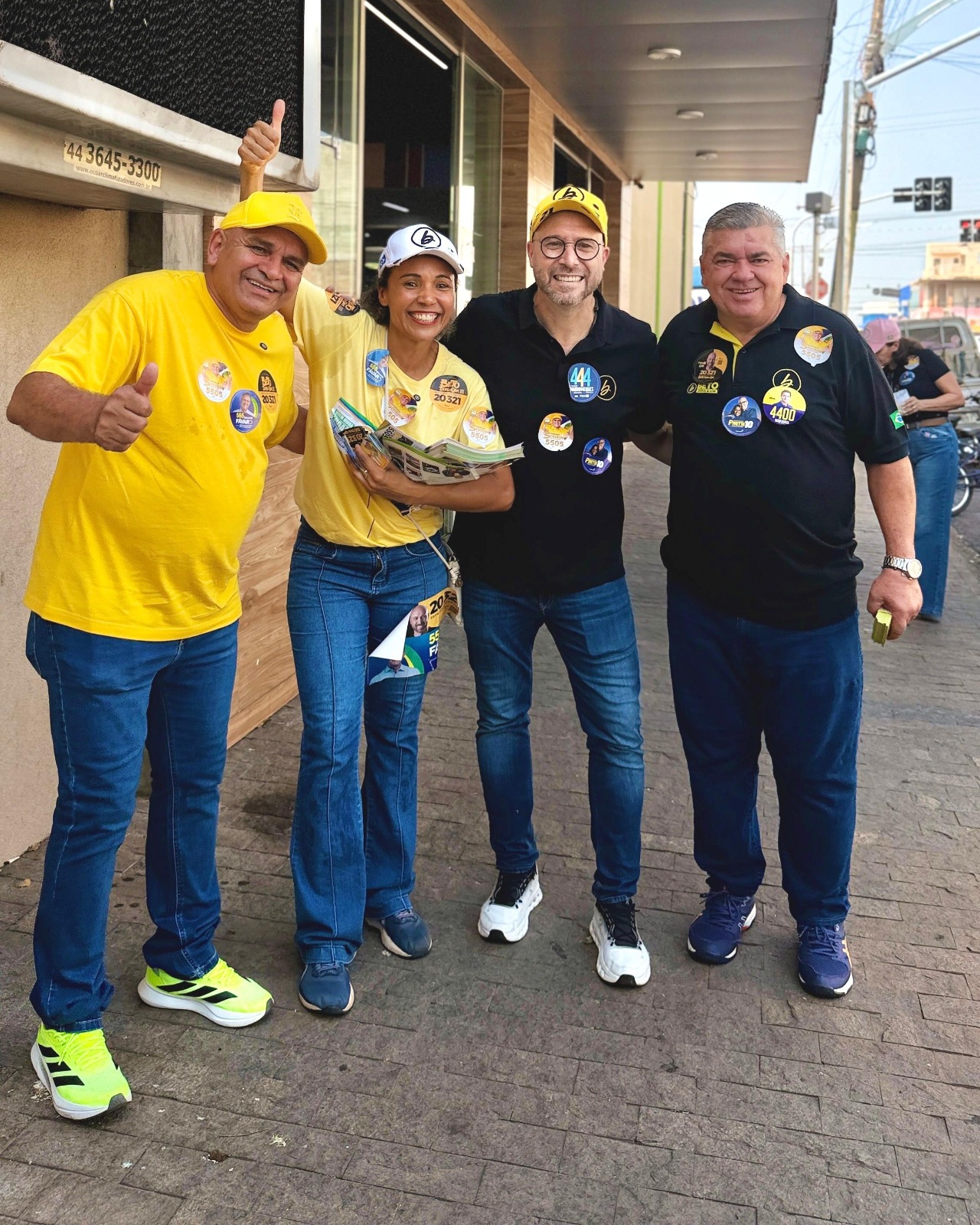De braços abertos, Professor Sivirino recebe Beto Dois a Um em Barra do Garças
