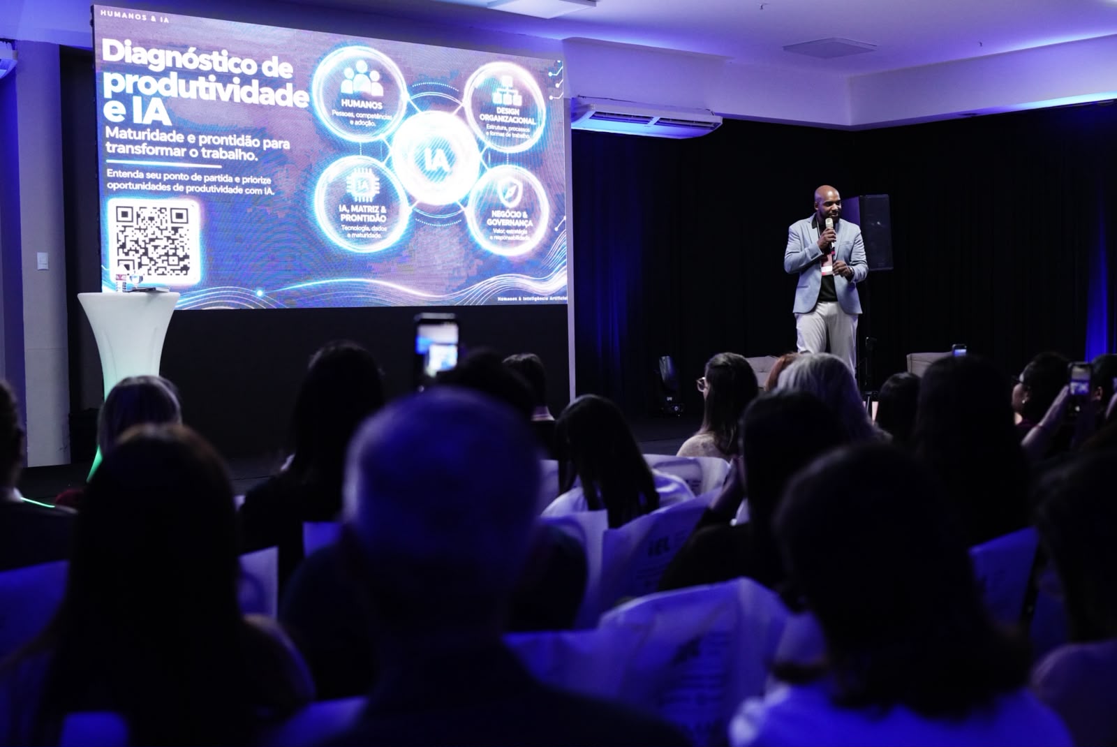 Inteligência artificial avança, mas competências humanas continuam essenciais para o futuro do trabalho