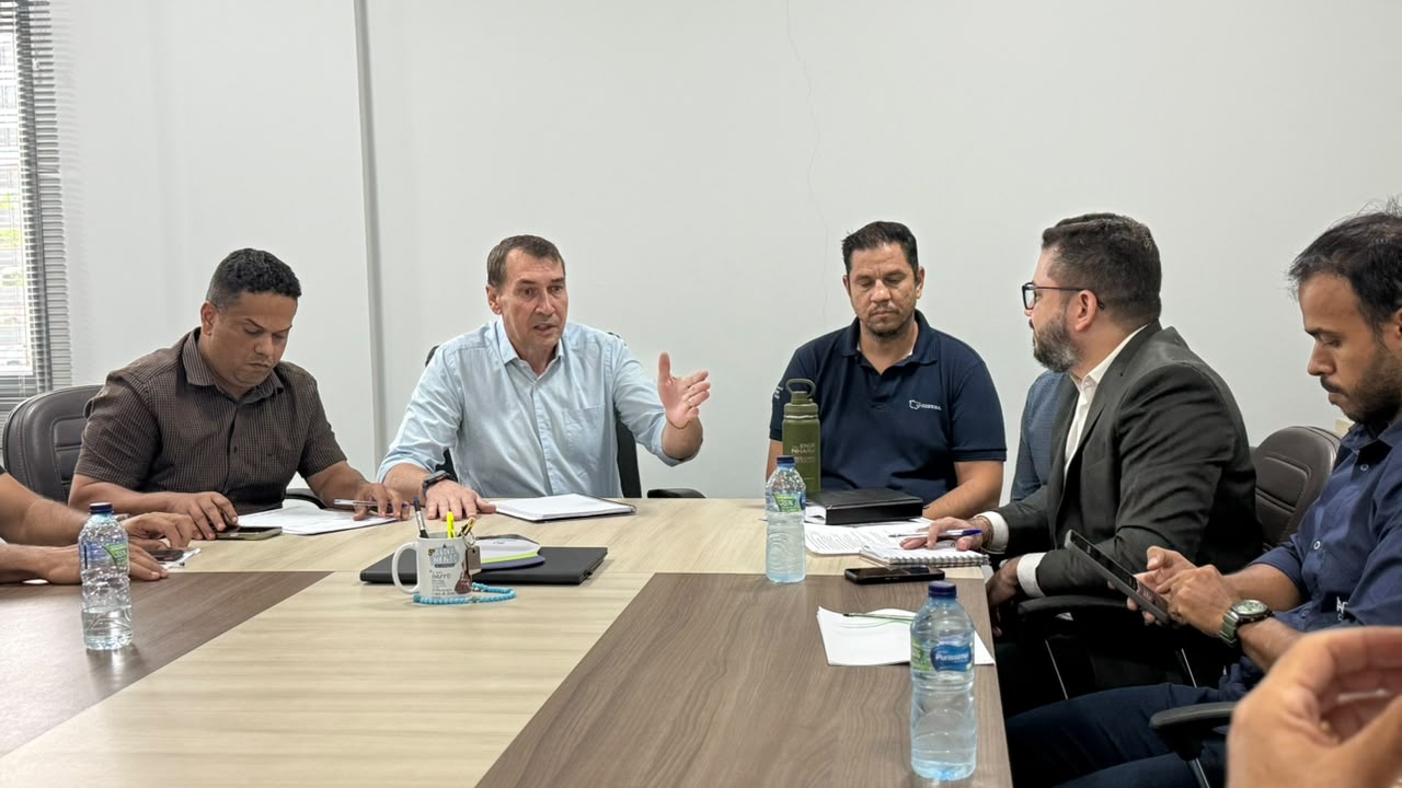 Prefeito de Canarana, Vilson Biguelini, cobra melhorias no fornecimento de água em reunião com representantes da Águas de Canarana e vereadores